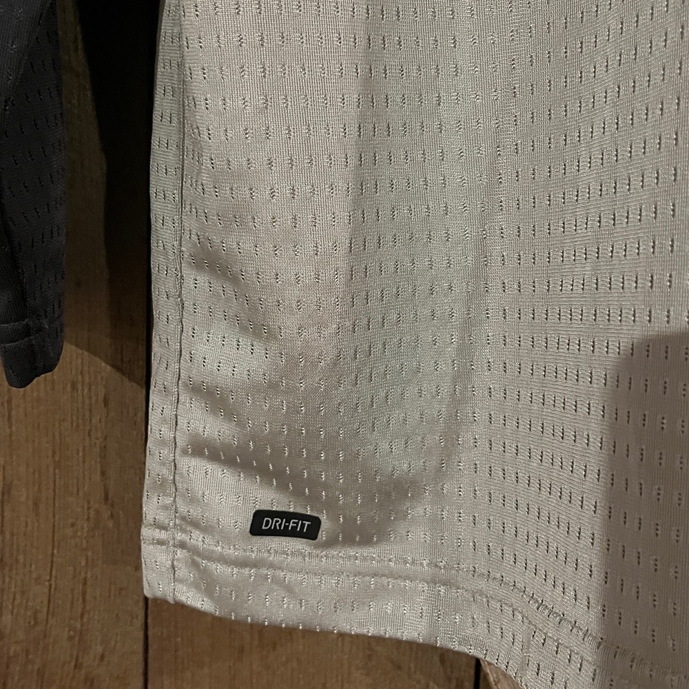 Nike dri fit boys shirt size XL (18-20) - Picture 5 of 8